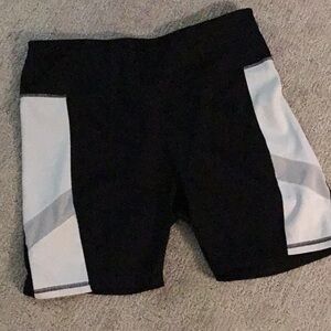 V blk/white bike shorts size 16